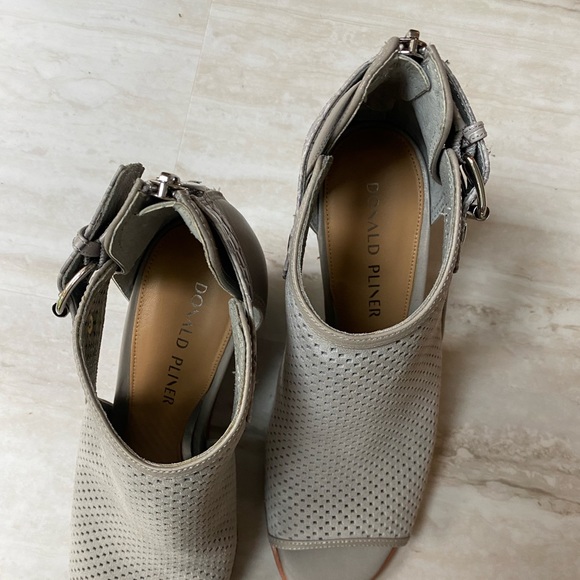 Donald j. Pliner Lottie Ankle Booties In Gray with original box. Like New - Picture 7 of 12